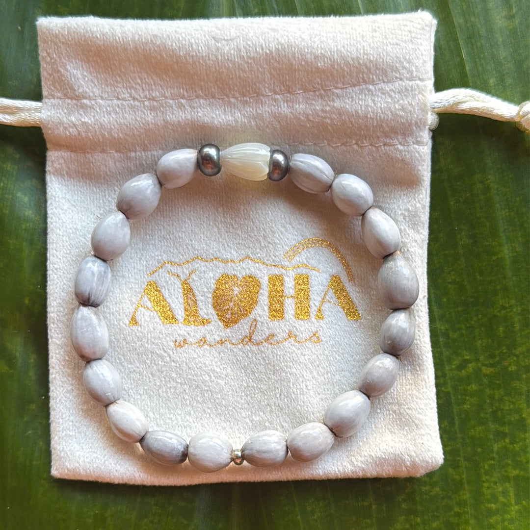 Job’s tears seeds, Pikake flower, freshwater pearls, 7.5-8in stretchy bracelet
