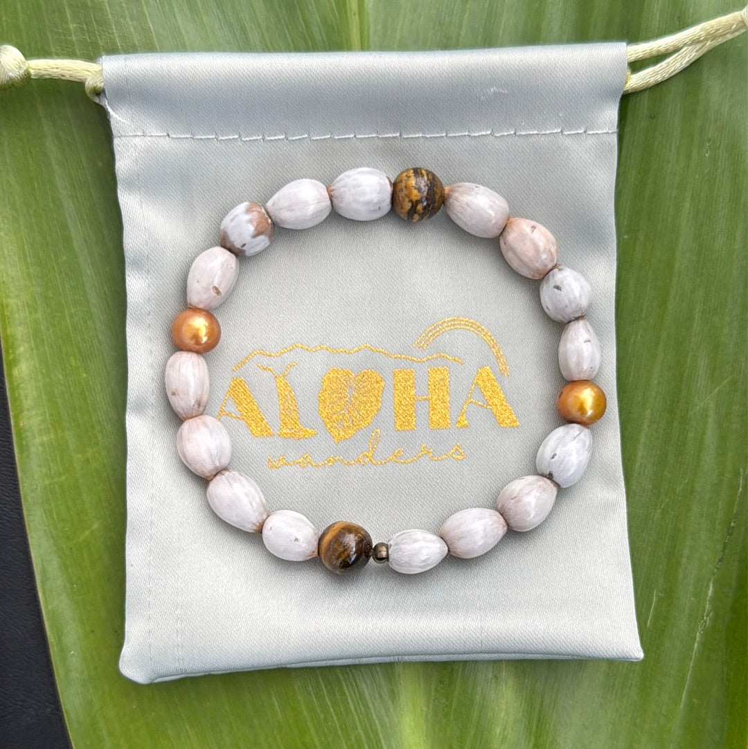 Champagne freshwater Pearl, tiger’s eye