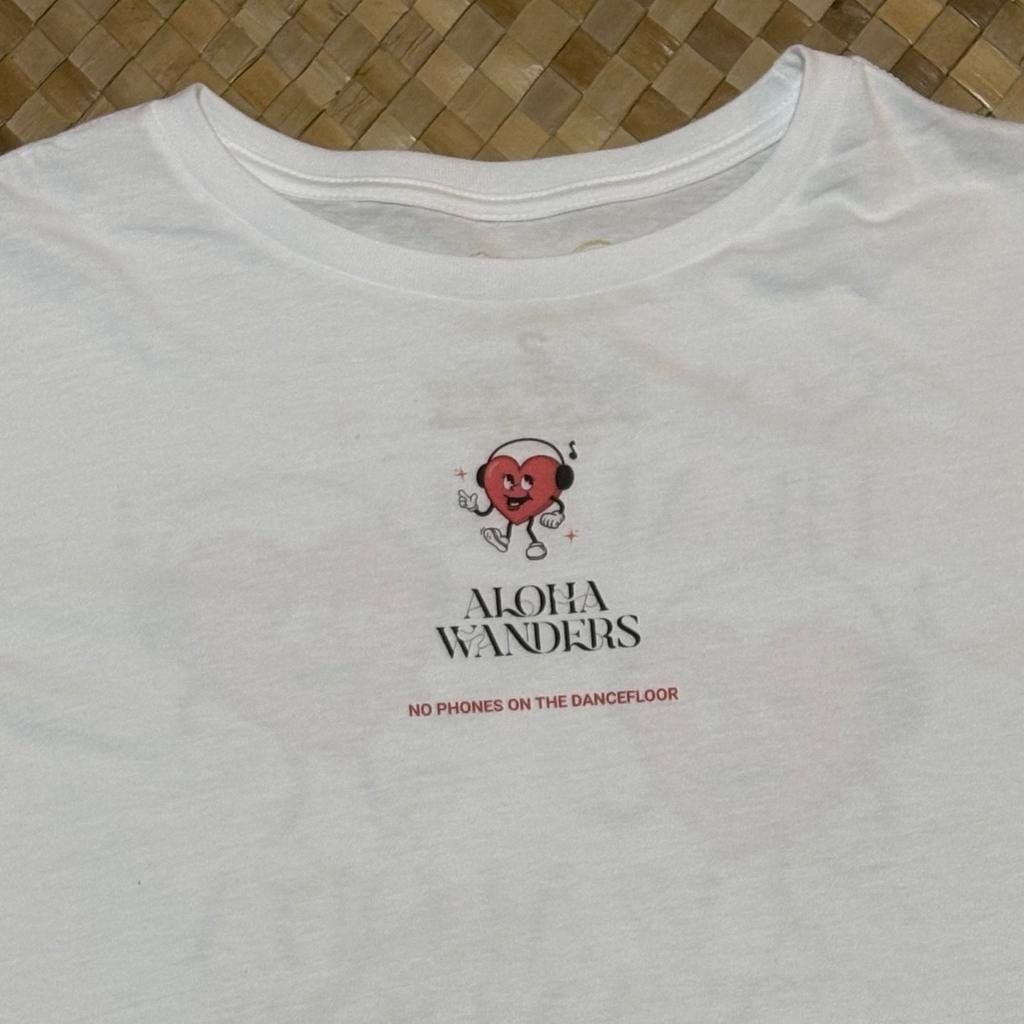 NO PHONES ON THE DANCEFLOOR